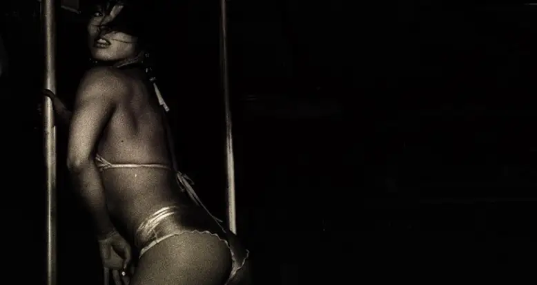 35 Sexy Pole Dancing GIFs That Will Perk Up Any Day