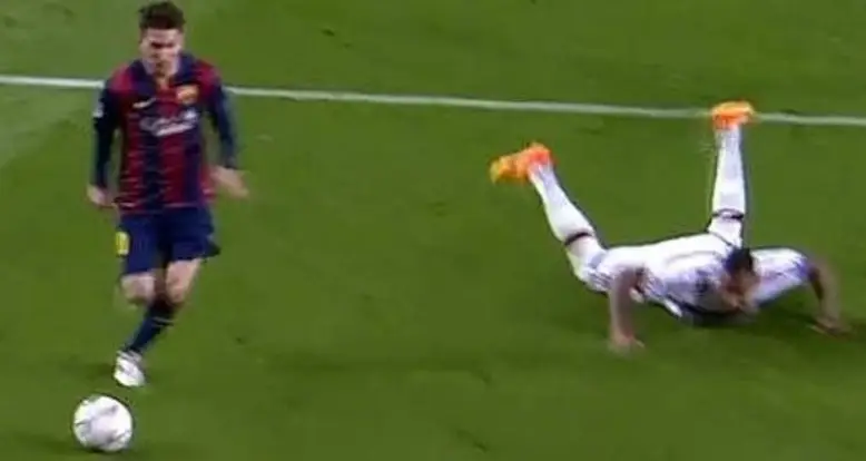 26 Lionel Messi GIFs That Prove He Is A God