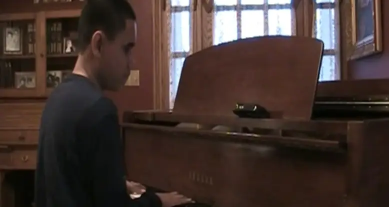 Blind Prodigy Plays Dubstep Song On Piano