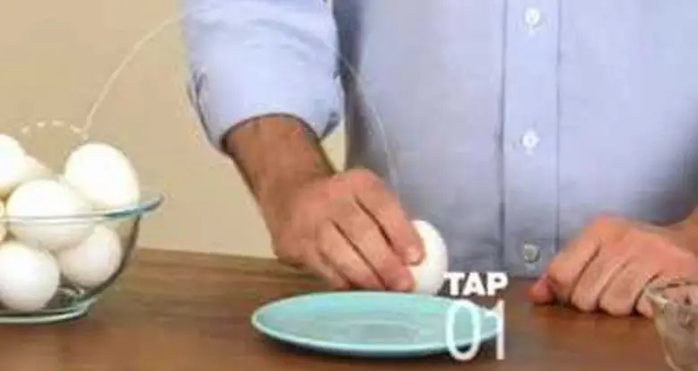 Peel A Hard Boiled Egg In 10 Seconds