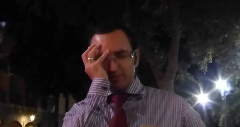 Waiter Has Amazing Echo Ability