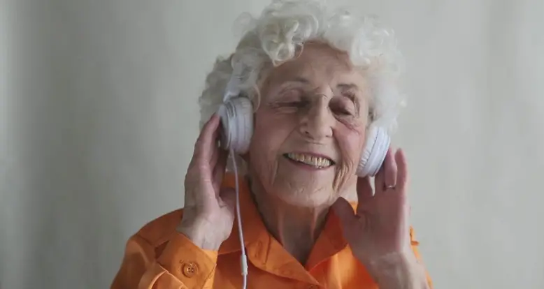 89 Year Old Lip Syncs To Her Favorite Song
