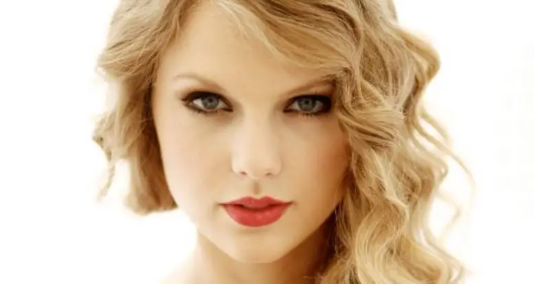 30 Perfectly Hot Taylor Swift GIFs