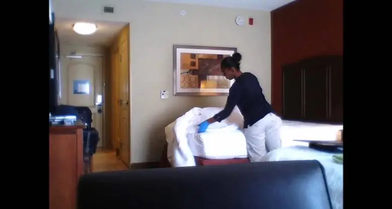 This Is What Really Happens When A Hotel Maid Cleans Your Room
