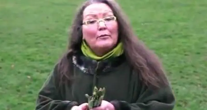 Woman Tells The Future… By Using Asparagus