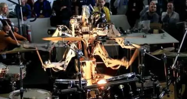 A Robot Covers The Ramones On Drums