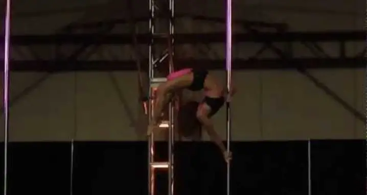Amazing Pole Dance Routine