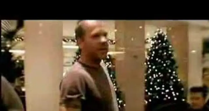 Keifer Sutherland & The Christmas Tree