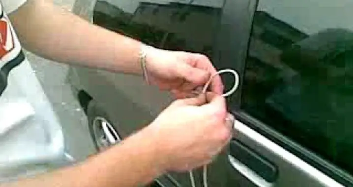 How To Unlock A Car In 10 Seconds