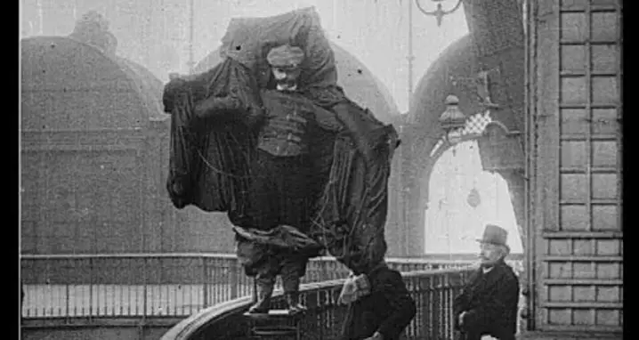 10 Tragedies Of The 1900’s Caught On Film