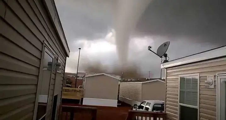 Amazing First Hand Footage Of A Tornado Touching Down In North Dakota