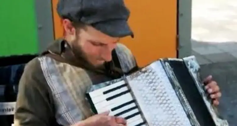 One Man Band Plays ‘Billie Jean’