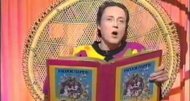 Christopher Walken Reads 3 Little Pigs