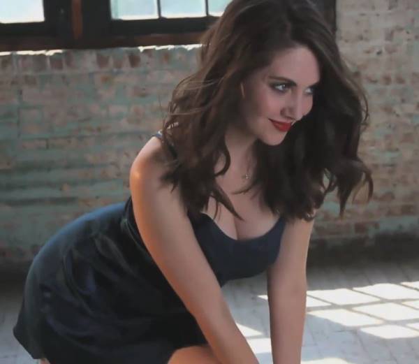 Alison Brie Pictures