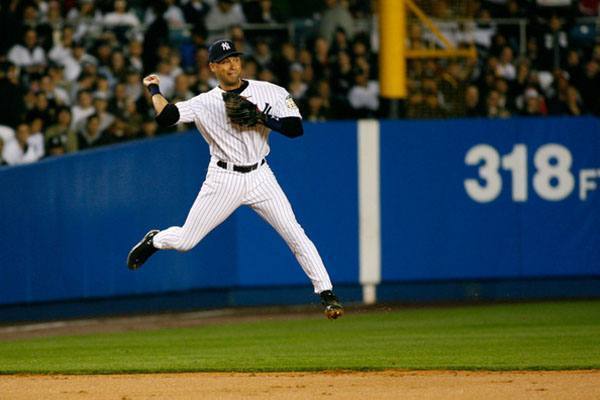 derek-jeter-making-play