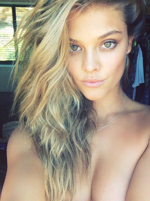 Nina Agdal Selfie