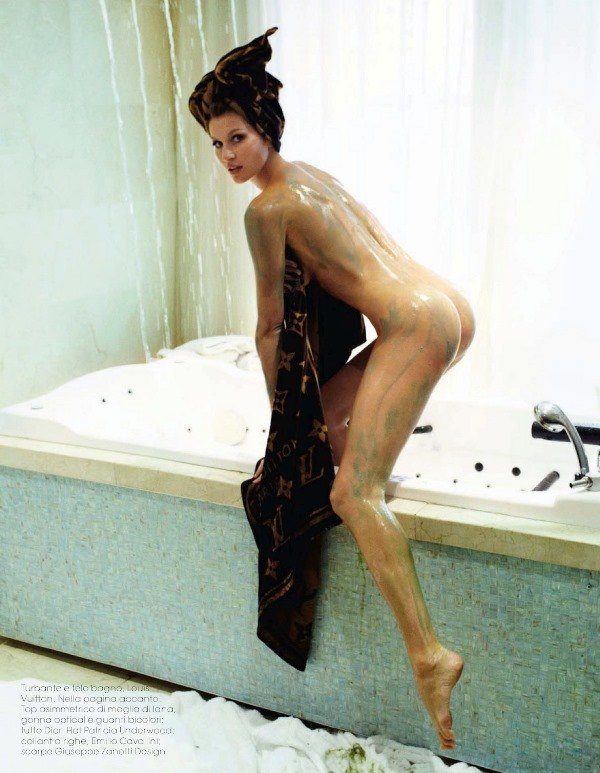 Gisele Naked Butt